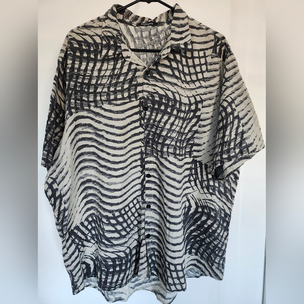 Men's Black and White Casual Button Down Shirt